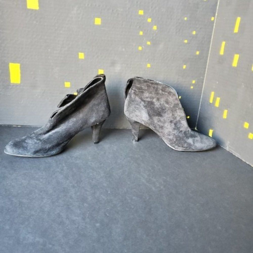 💍Miss Meghan Black Suede Booties - Picture 5 of 8